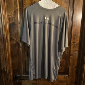 Under Armour Men's Gray Shirt